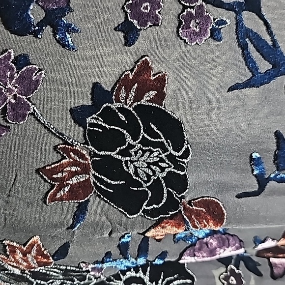 Dana Buchman chiffon wrap blouse with raised velvet flaral size 4. Beautiful - Picture 8 of 13